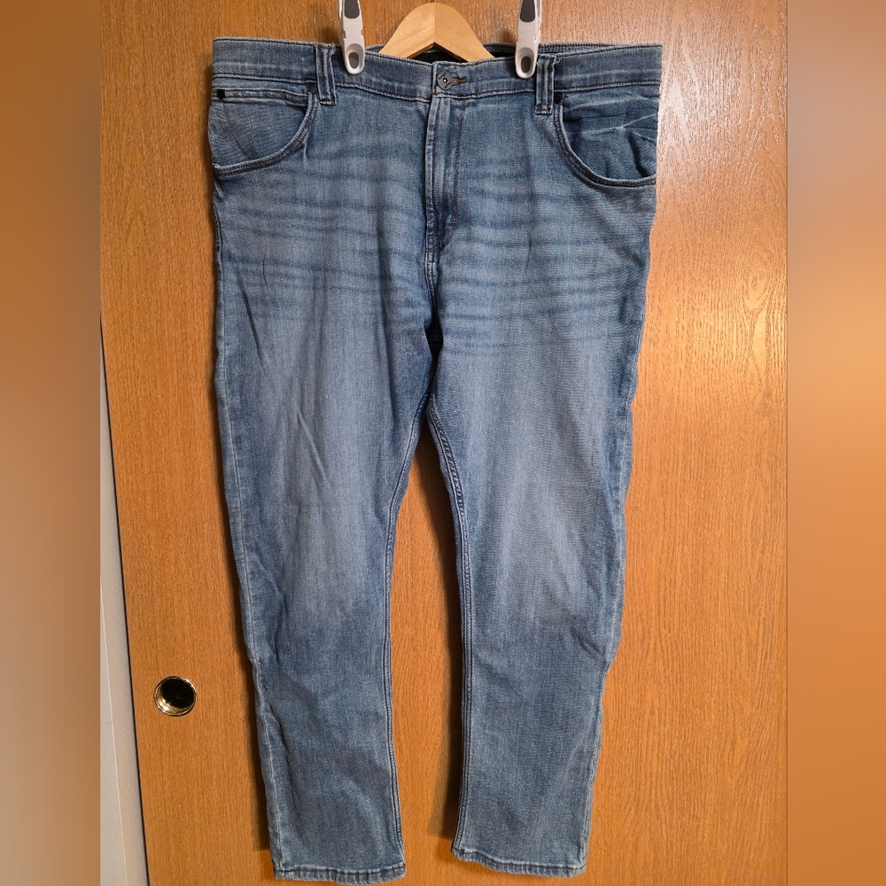 Wrangler Men's Relaxed Fit Tapered Denim Jeans 42x30
